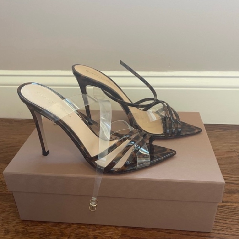 Gianvitto Rossi classy strappy sandals. Looking to get these off my hands ASAP.